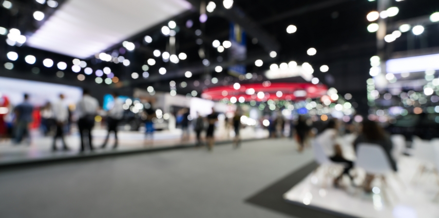 Blurred, defocused background of public event exhibition hall. Business trade show or commercial activity concept